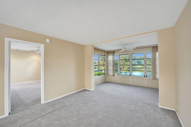 9460 Poinciana Place 203, Davie, FL 33324