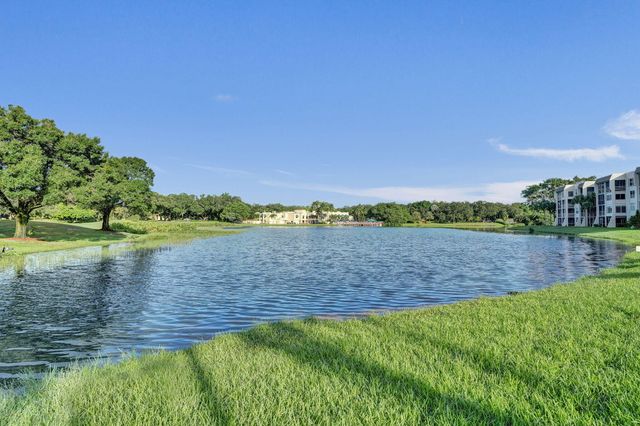 9460 Poinciana Place 203, Davie, FL 33324