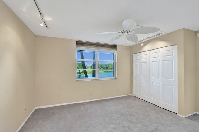 9460 Poinciana Place 203, Davie, FL 33324