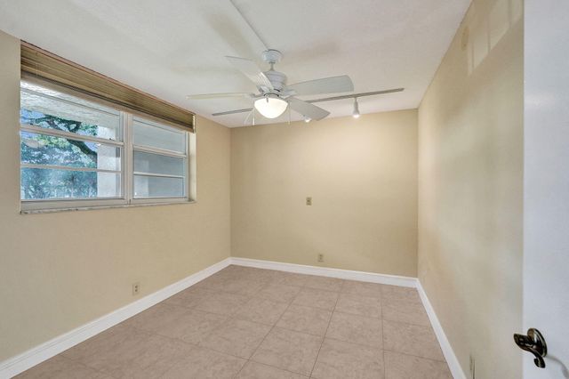9460 Poinciana Place 203, Davie, FL 33324