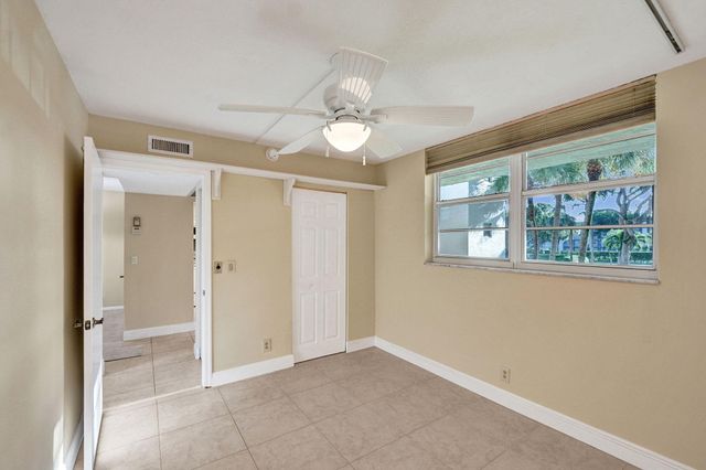 9460 Poinciana Place 203, Davie, FL 33324