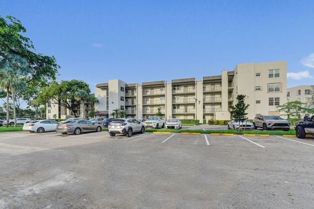 9460 Poinciana Place 203, Davie, FL 33324