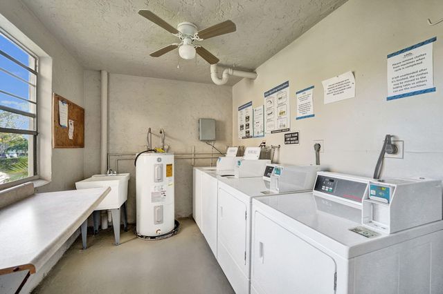 9460 Poinciana Place 203, Davie, FL 33324