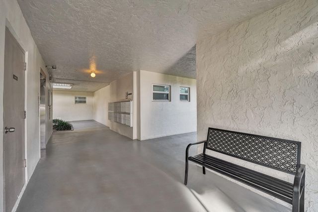 9460 Poinciana Place 203, Davie, FL 33324