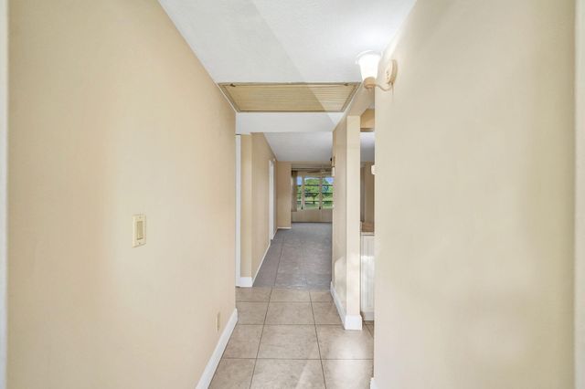 9460 Poinciana Place 203, Davie, FL 33324