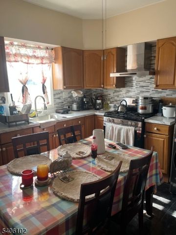 8 Zabriskie St, Haledon Boro, NJ 07508