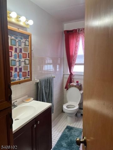 8 Zabriskie St, Haledon Boro, NJ 07508