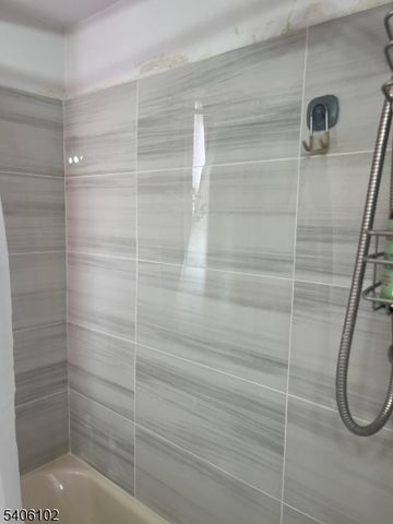 8 Zabriskie St, Haledon Boro, NJ 07508