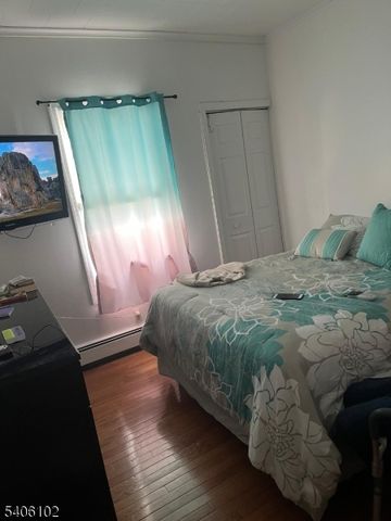 8 Zabriskie St, Haledon Boro, NJ 07508