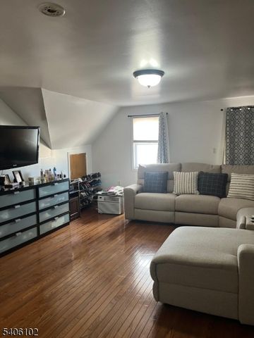 8 Zabriskie St, Haledon Boro, NJ 07508