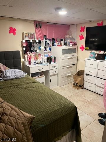 8 Zabriskie St, Haledon Boro, NJ 07508