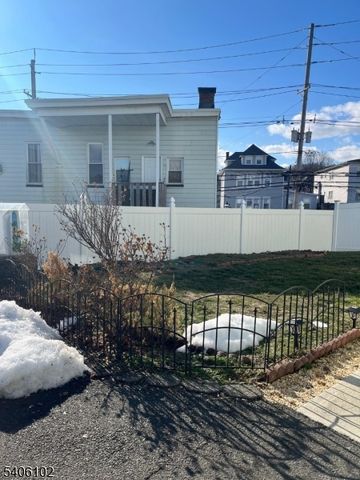 8 Zabriskie St, Haledon Boro, NJ 07508