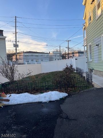 8 Zabriskie St, Haledon Boro, NJ 07508