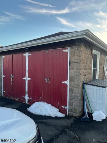 8 Zabriskie St, Haledon Boro, NJ 07508