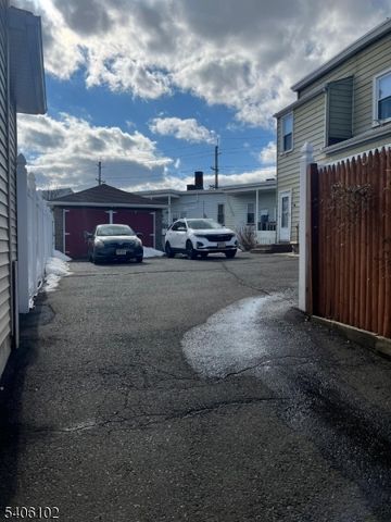 8 Zabriskie St, Haledon Boro, NJ 07508