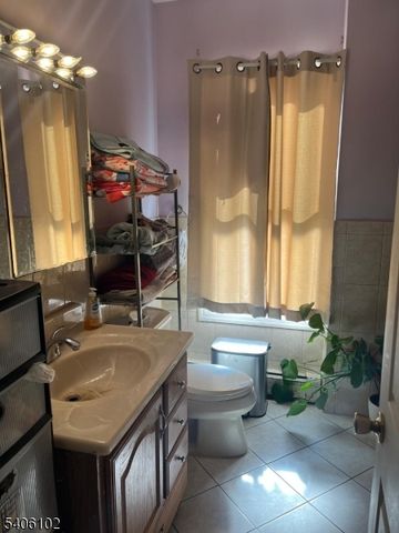 8 Zabriskie St, Haledon Boro, NJ 07508