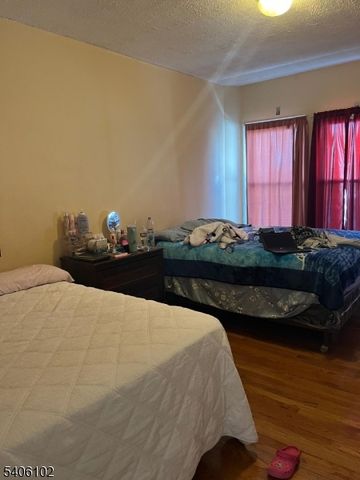 8 Zabriskie St, Haledon Boro, NJ 07508