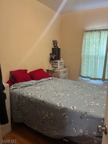 8 Zabriskie St, Haledon Boro, NJ 07508