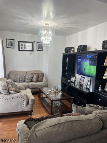 8 Zabriskie St, Haledon Boro, NJ 07508