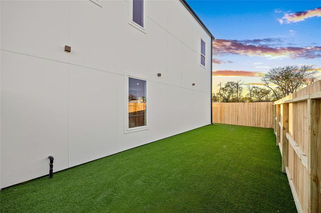 3807 Noah Street W, Houston, TX 77021