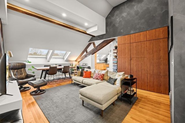 10 East Street 13, Providence, RI 02906