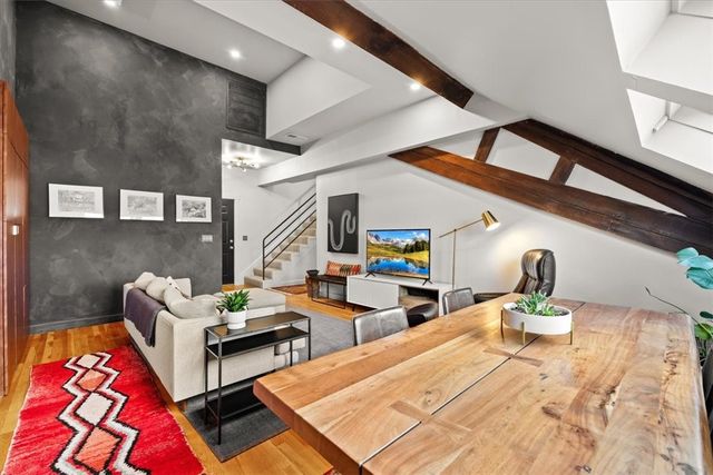 10 East Street 13, Providence, RI 02906