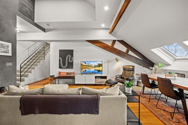 10 East Street 13, Providence, RI 02906