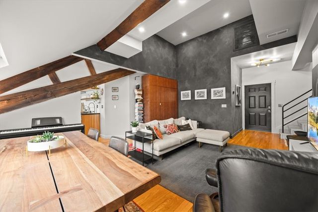 10 East Street 13, Providence, RI 02906