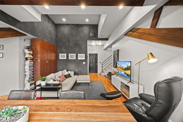 10 East Street 13, Providence, RI 02906