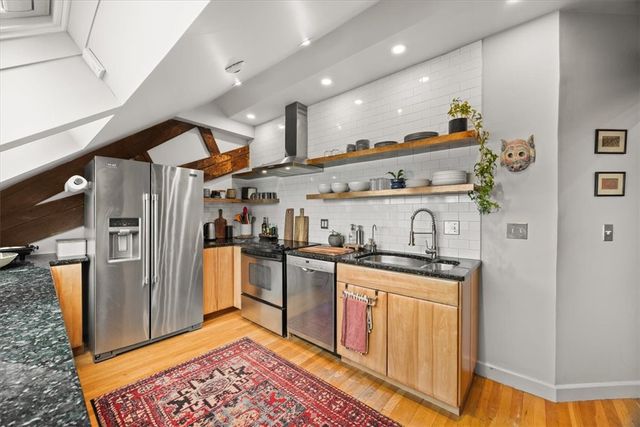 10 East Street 13, Providence, RI 02906