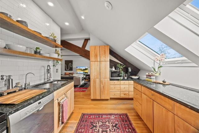 10 East Street 13, Providence, RI 02906