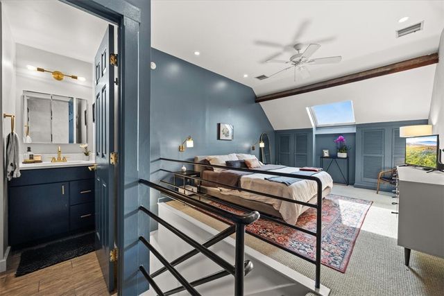 10 East Street 13, Providence, RI 02906