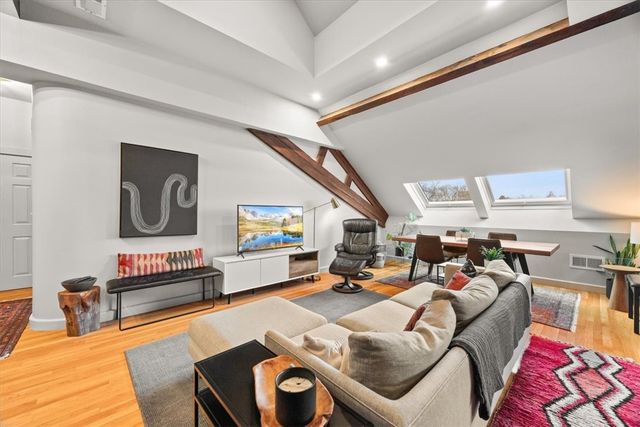 10 East Street 13, Providence, RI 02906