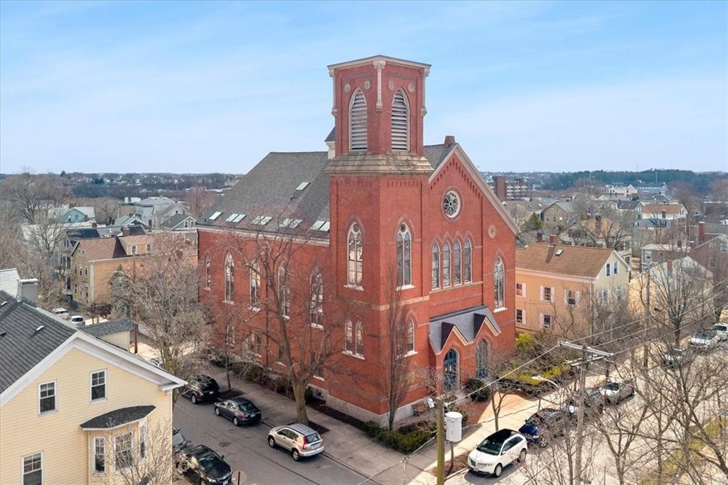 10 East Street 13, Providence, RI 02906