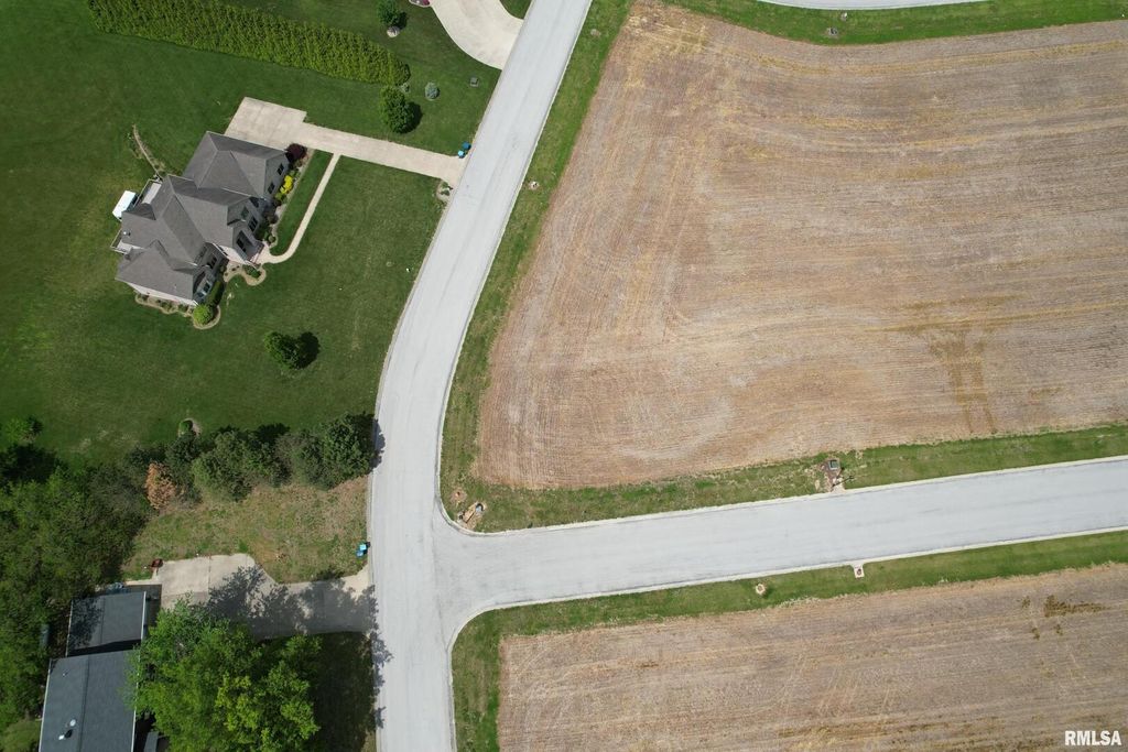 Image 5 of property listing at 244 WALNUT, Damiansville, IL 62815