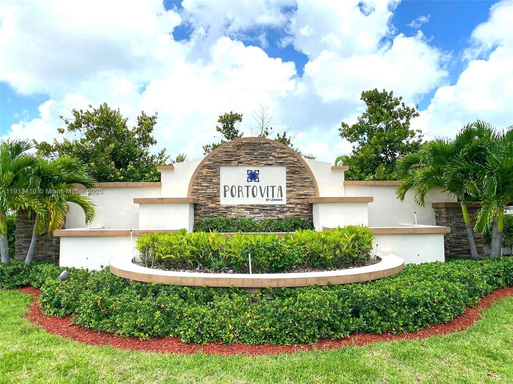 2490 SE 1st St, Homestead, FL 33033