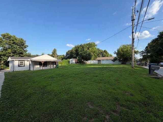4245 NW 11th Street, Des Moines, IA 50313