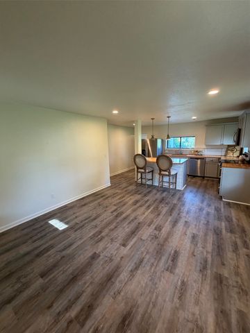 4245 NW 11th Street, Des Moines, IA 50313