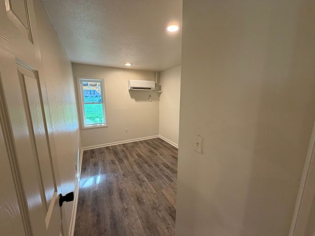 4245 NW 11th Street, Des Moines, IA 50313