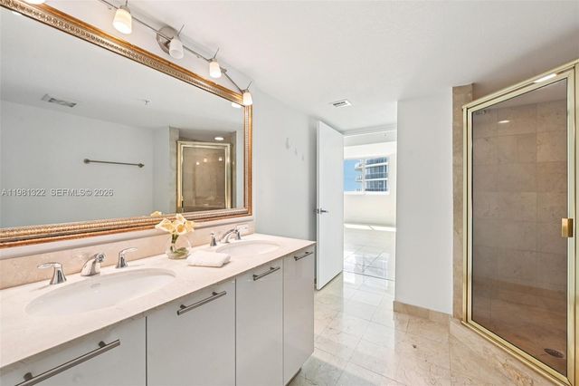 1800 N Bayshore Dr 2811, Miami, FL 33132