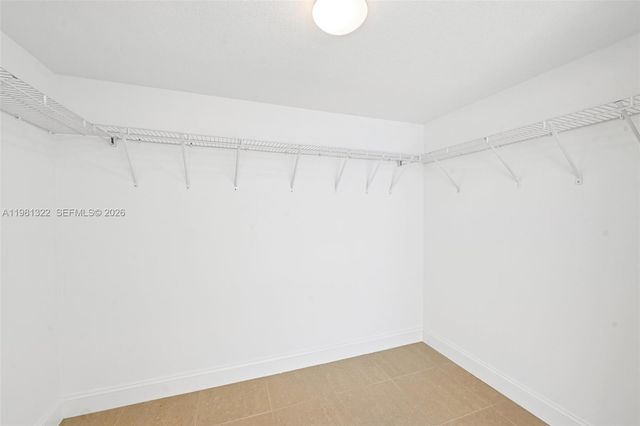 1800 N Bayshore Dr 2811, Miami, FL 33132