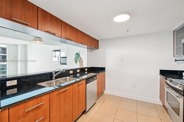 1800 N Bayshore Dr 2811, Miami, FL 33132