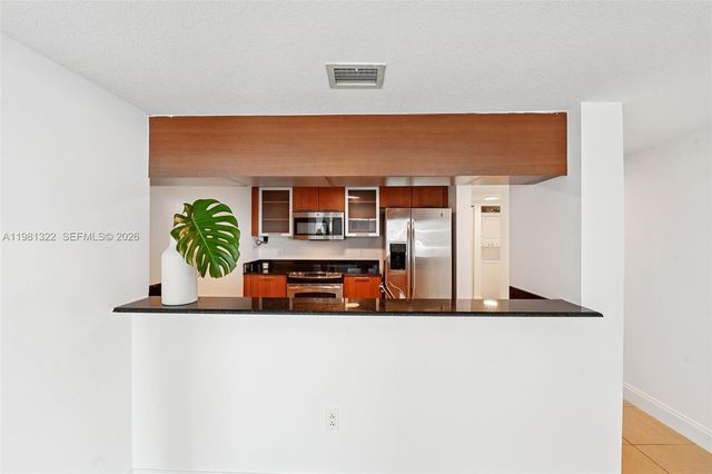 1800 N Bayshore Dr 2811, Miami, FL 33132