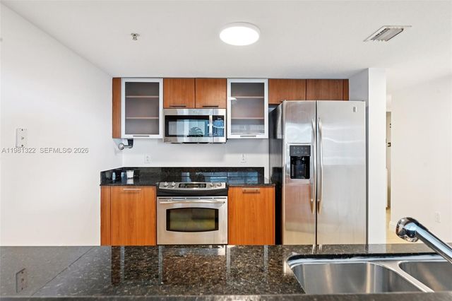 1800 N Bayshore Dr 2811, Miami, FL 33132