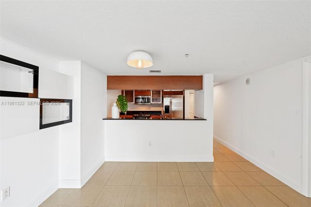 1800 N Bayshore Dr 2811, Miami, FL 33132