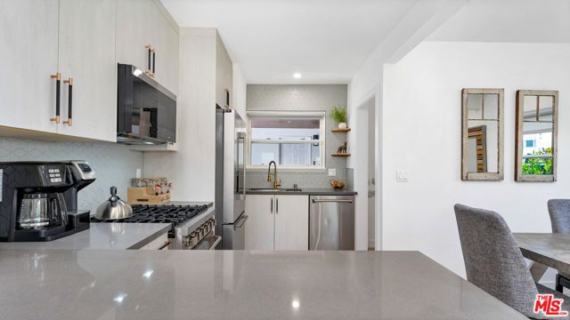 6763 Case Avenue, North Hollywood (los Angeles), CA 91606