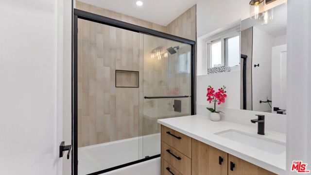 6763 Case Avenue, North Hollywood (los Angeles), CA 91606