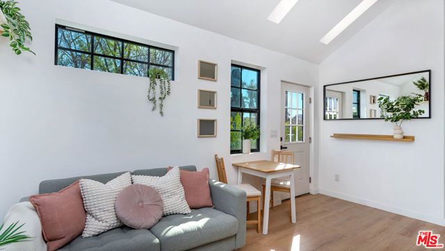 6763 Case Avenue, North Hollywood (los Angeles), CA 91606