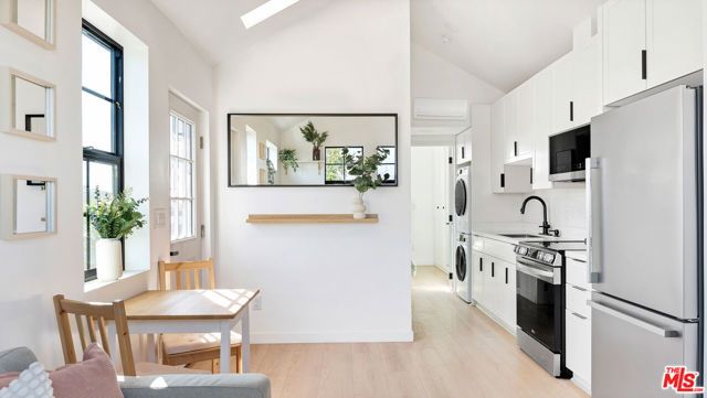 6763 Case Avenue, North Hollywood (los Angeles), CA 91606