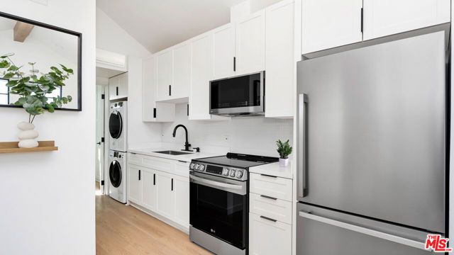 6763 Case Avenue, North Hollywood (los Angeles), CA 91606